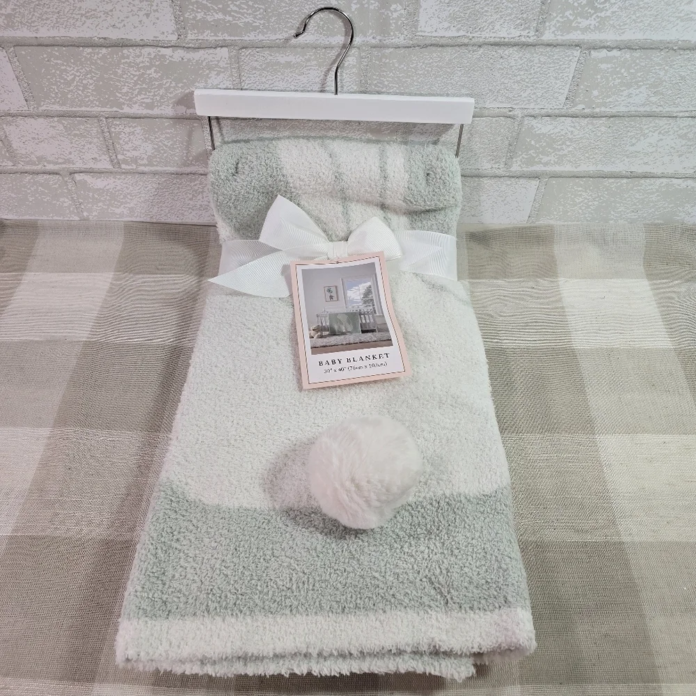 Cupcakes and Cashmere Baby Blanket 30 x 40” Green Bunny Rabbit NWT